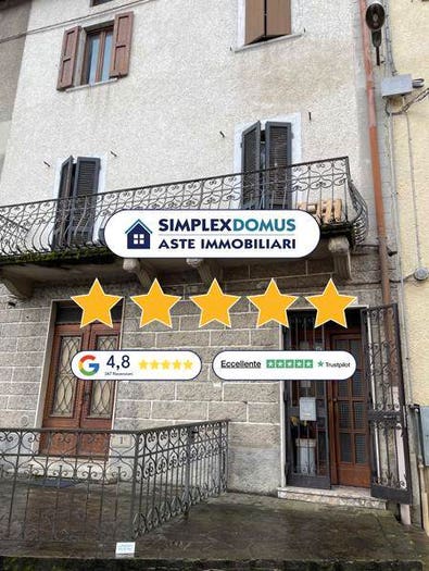 Appartamento con 6 locali in vendita in Piazza Mazzoleni, Selino Basso, Sant'Omobono Terme