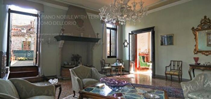 Appartamento con 6 locali in vendita in Campo San Boldo, Venezia