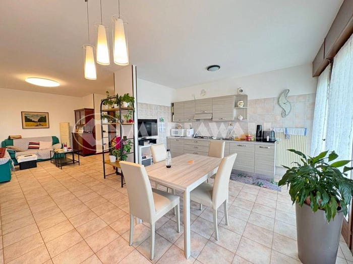 Appartamento con 6 locali in vendita in Via Croce Rossa, Centro, Portogruaro