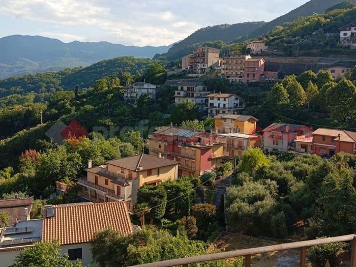 Appartamento quadrilocale in vendita in Corso Borgo S Bartolomeo snc, Arsoli