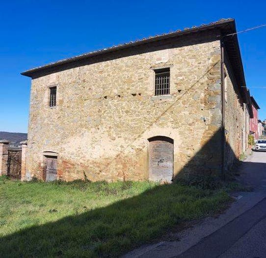 Casa con 6 locali in vendita in Montesperello, Magione