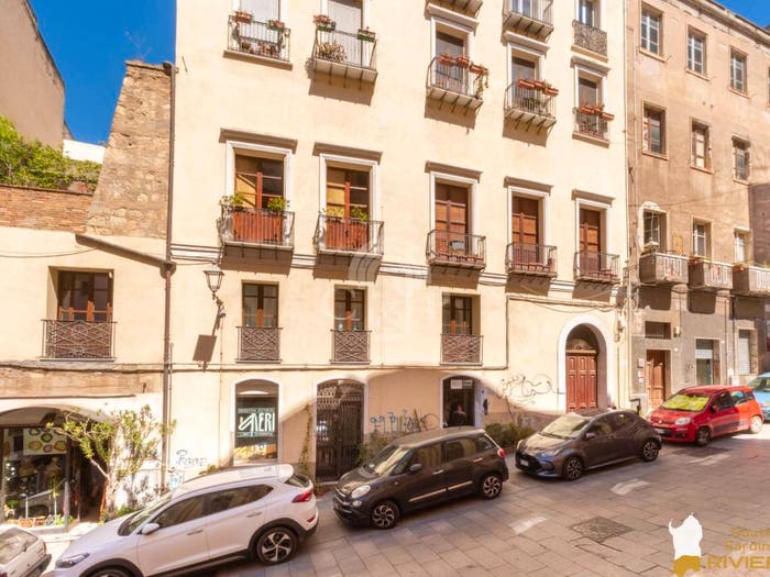 Appartamento con 6 locali in vendita in Piazza Dettori, Marina, Cagliari