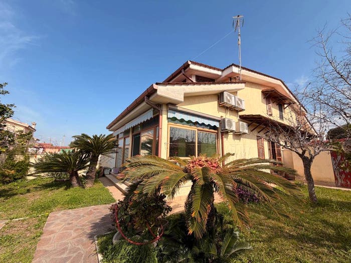 Casa quadrilocale in vendita in Via dei Platani, Lido dei Pini di Ardea Lupetta, Ardea
