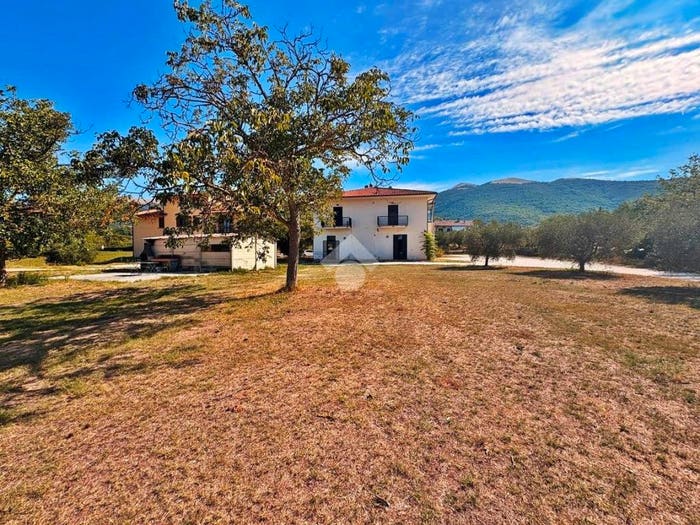 Casa con 6 locali in vendita in Via GAIFANA, Gaifana Colle, Nocera Umbra