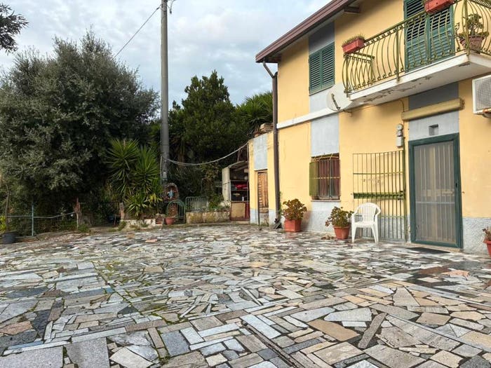 Casa con 6 locali in vendita in Viale Barlaam da Seminara, Mater Domini Cavita, Catanzaro