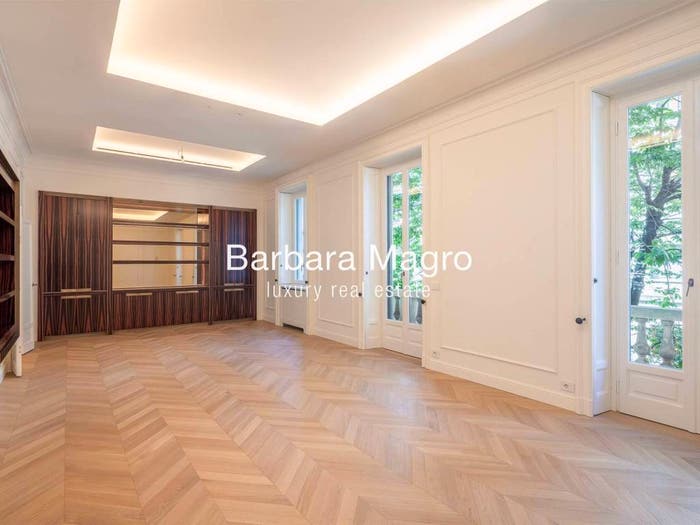 Appartamento con 6 locali in vendita in Via Montebello, Turati, Milano