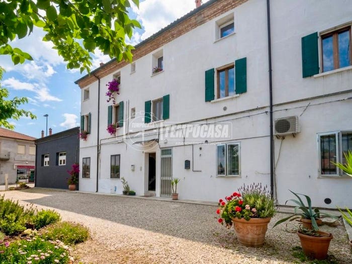 Appartamento con 6 locali in vendita in Via Pioppa, Pontegradella, Ferrara
