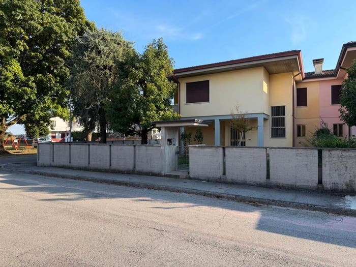 Casa con 5 locali in vendita in Via Valdagno, Centro, Torri di Quartesolo