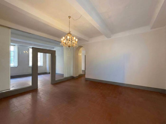 Appartamento con 6 locali in vendita in Piazza San Pietro Somaldi, Piazza Anfiteatro Torre Guinigi, Lucca