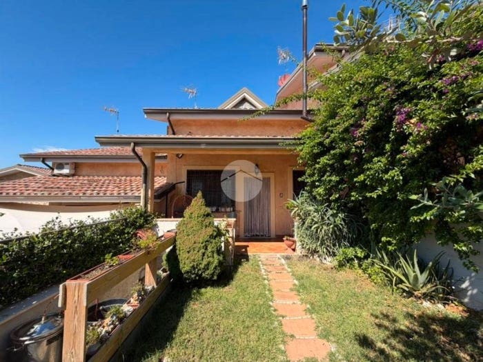 Casa con 5 locali in vendita in Via Enrico Toti, Talocci, Fara in Sabina