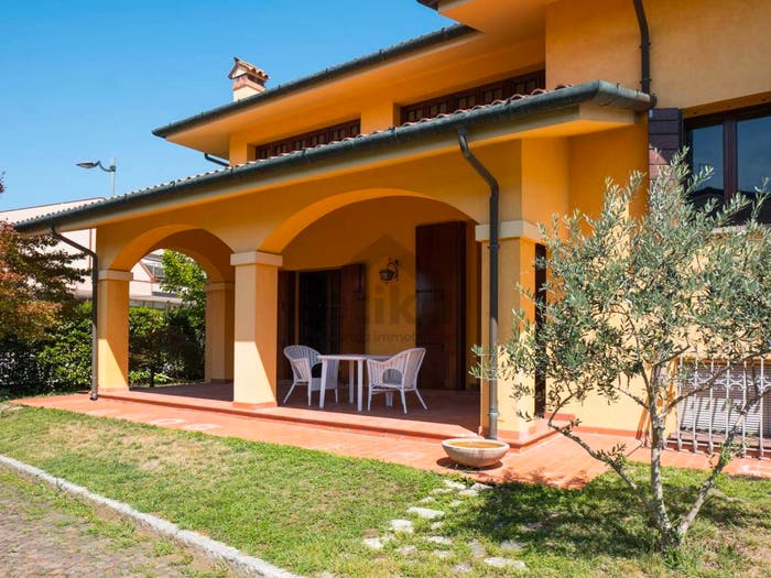Casa con 6 locali in vendita in Via Fratelli Cervi, Centro, Paese