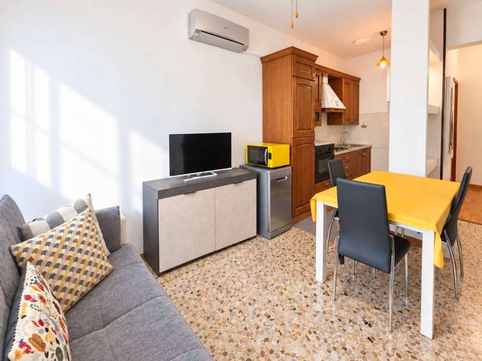 Appartamento trilocale in vendita in via Poerio, Ponte Crencano, Verona