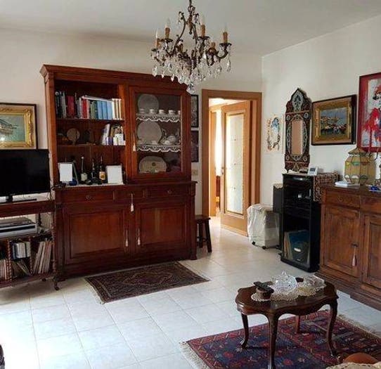 Appartamento quadrilocale in vendita in Marina di Massa Centro, Massa