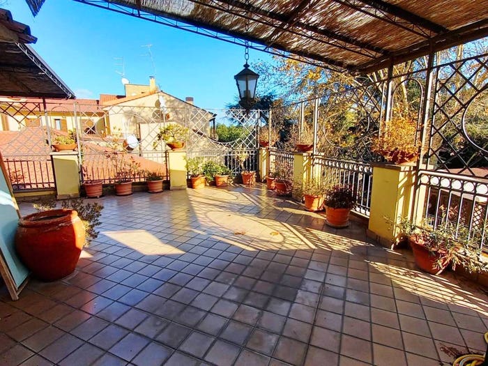 Appartamento con 6 locali in vendita in Via Ottaviani, Frascati