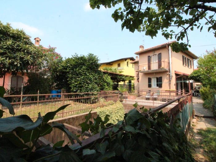Casa quadrilocale in vendita in Via Aprile, Centro, Dalmine
