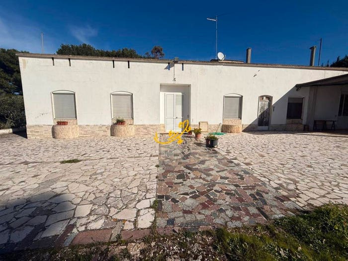 Casa con 6 locali in vendita in Strada Comunale del Rosario, Putignano