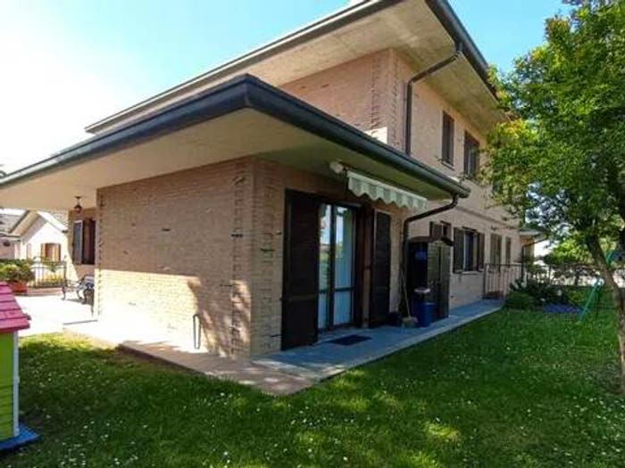 Casa con 5 locali in vendita in Via Zara, Centro, Inverigo