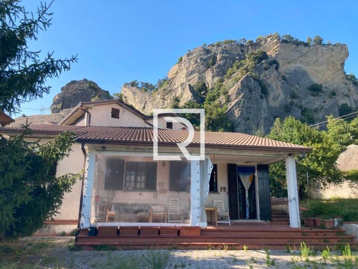 Casa con 6 locali in vendita in DEL CALCINAIO, Perticara, Novafeltria
