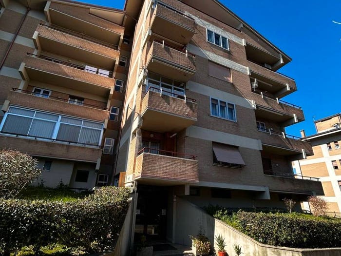 Appartamento trilocale in vendita in Via Giovanni Ambrosi, Montegrillo, Perugia