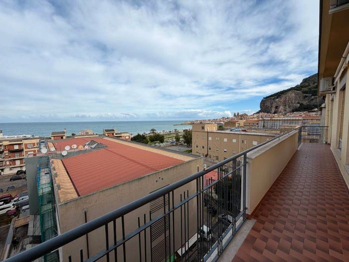 Appartamento con 5 locali in vendita in Via Stanislao Cannizzaro, Centro, Cefalù