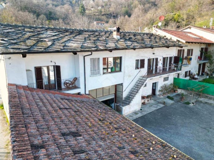 Casa con 6 locali in vendita in Via Vecchia della Valle, Revello