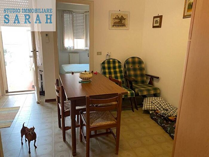 Appartamento quadrilocale in vendita in Via Battisti, Centro, Viareggio