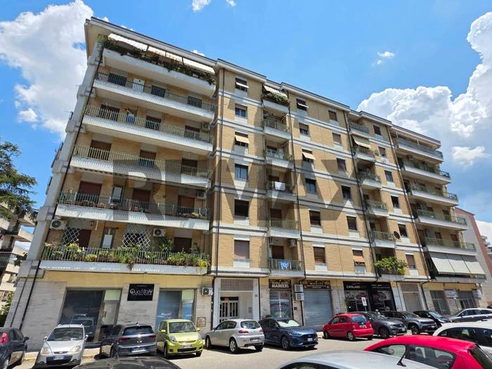 Appartamento con 5 locali in vendita in Via Gugliemo Marconi, Panebianco Tribunale, Cosenza