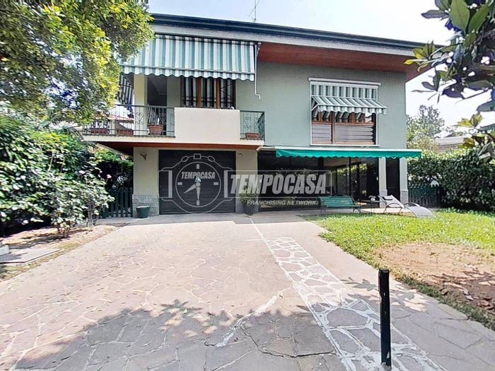 Casa con 5 locali in vendita in Via Brianza, Centro, Biassono