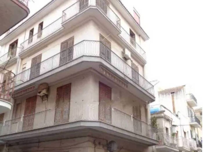 Casa con 6 locali in vendita in Via Giuseppe Garibaldi, Niscemi