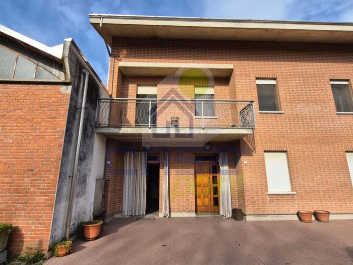 Casa con 6 locali in vendita in via San Giuseppe, Centro, Guastalla