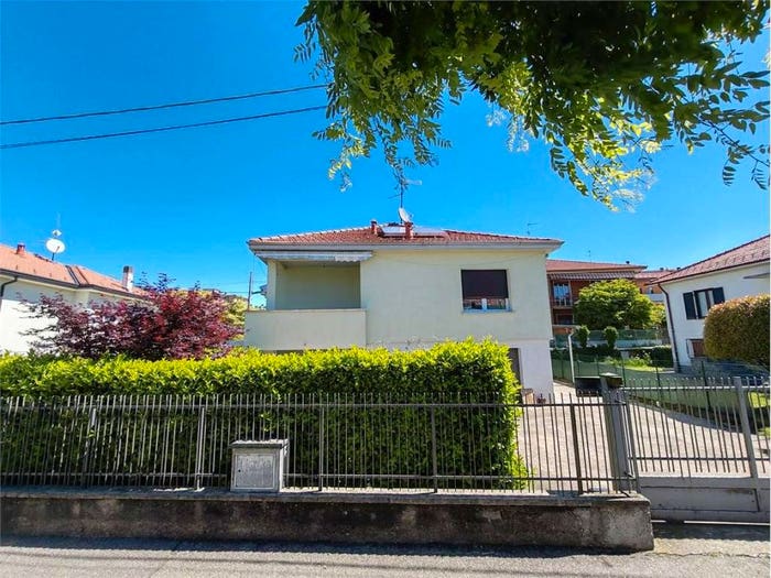Casa quadrilocale in vendita in VIA MANZONI, Centro, Binago