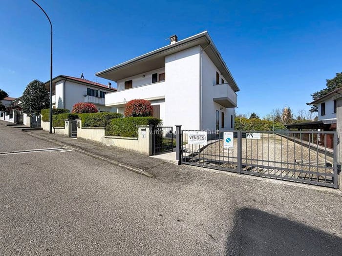 Appartamento con 5 locali in vendita in Via Caduti di Via Fani, Centro, Dozza