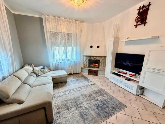 Casa trilocale in vendita in Via Borgonovo, Centro, Castel San Giovanni