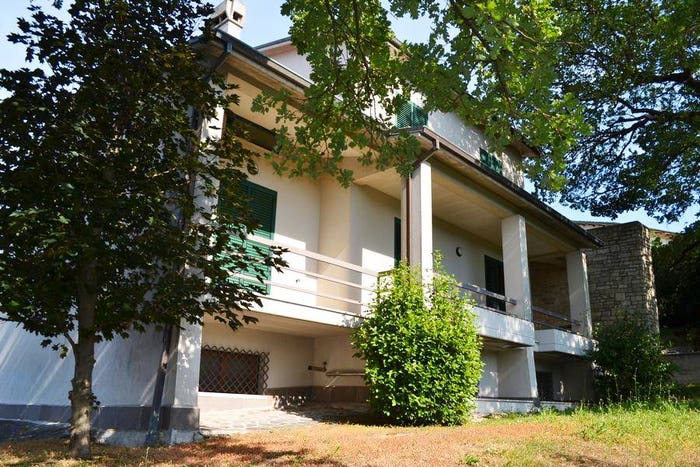 Casa con 6 locali in vendita in Via Giovanni Santi, Centro, Cagli