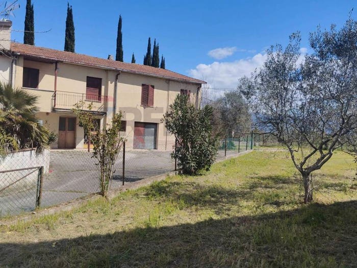 Casa con 6 locali in vendita in Budino Fiamenga Maceratola, Foligno