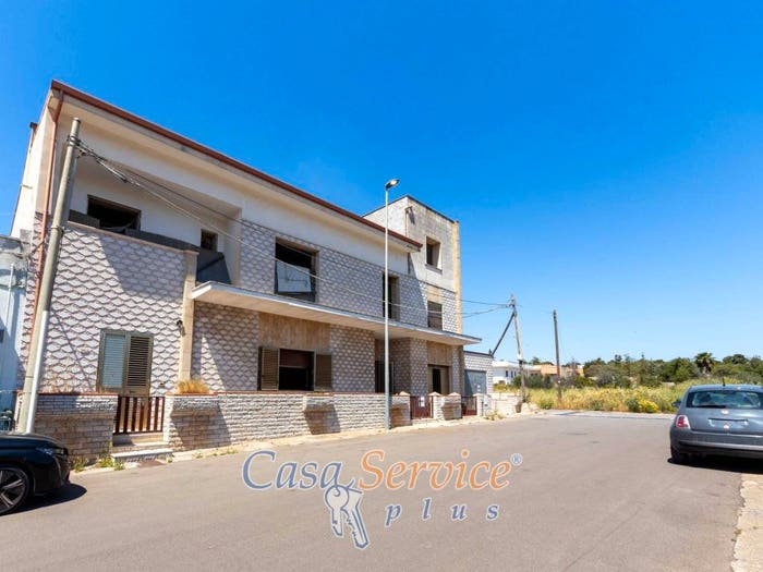Appartamento con 6 locali in vendita in Via Luigi Pirandello, Casarano