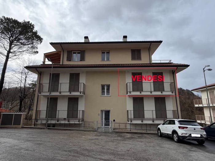 Appartamento quadrilocale in vendita in via Cavalieri di Vittorio Veneto, Centro, Muccia