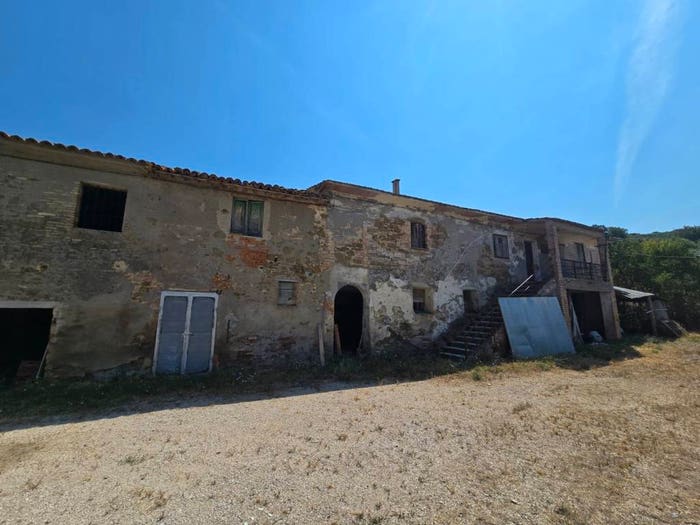 Casa con 6 locali in vendita in Strada della Cittadella, Torgiano