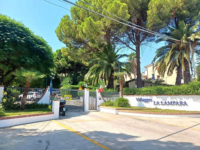 Appartamento trilocale in vendita in Sp, Davoli