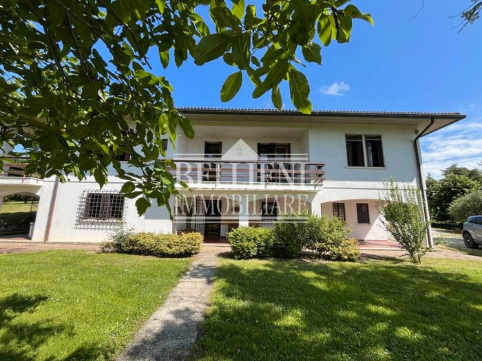 Casa con 6 locali in vendita in Via Riva, Creazzo
