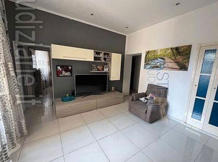Appartamento con 5 locali in vendita in Via Guglielmo Oberdan, Cisternone, Livorno