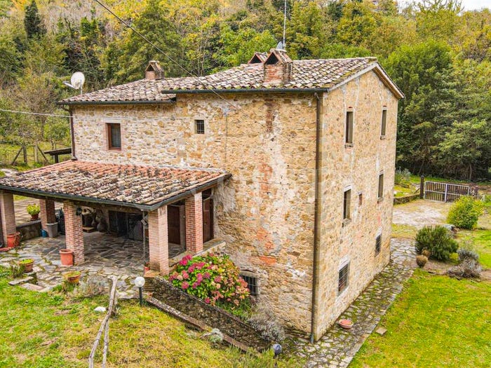 Casa con 6 locali in vendita in Viale Piero della Francesca, Centro, Monterchi