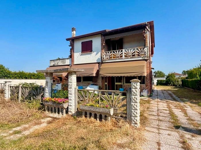 Casa quadrilocale in vendita in Corso Giacomo Matteotti, Centro, Jolanda di Savoia