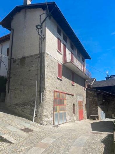 Casa con 5 locali in vendita in Via Grande, Castionetto, Chiuro