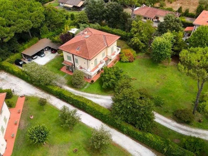 Casa con 6 locali in vendita in Via delle Macchie, Ronchi Poveromo, Massa