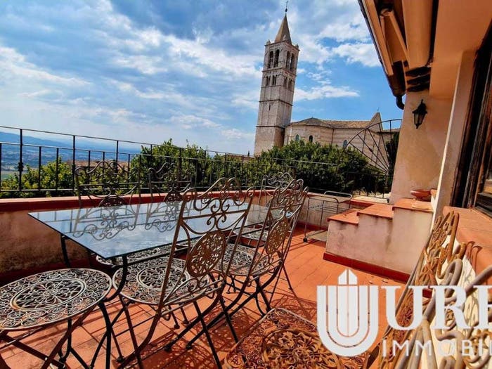 Appartamento trilocale in vendita in Via Borgo Aretino, Centro Storico, Assisi