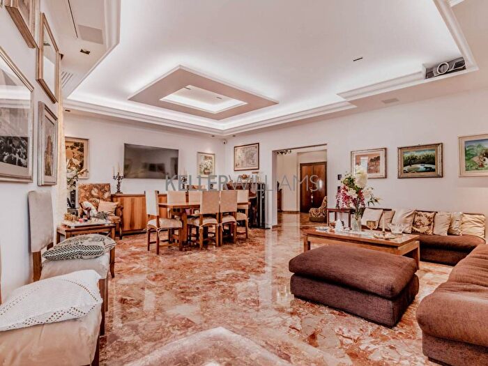 Appartamento con 6 locali in vendita in Via Ugo De Carolis, Balduina, Roma