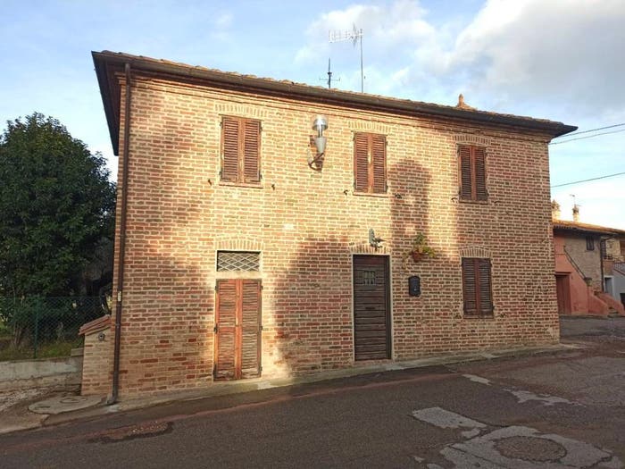 Casa trilocale in vendita in Frazione Gioiella, Gioiella, Castiglione del Lago