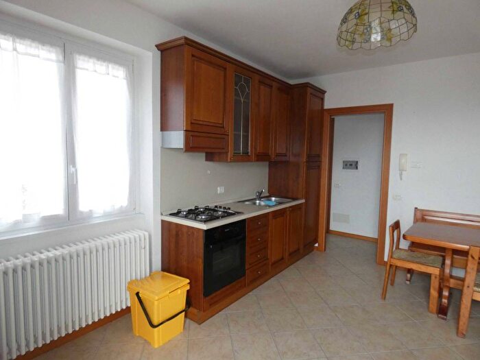 Appartamento trilocale in vendita in Via Roma, Centro, Esino Lario