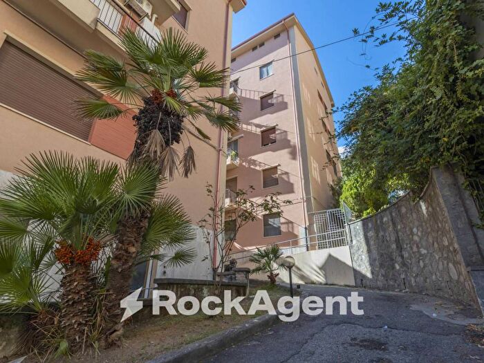 Appartamento quadrilocale in vendita in Via Luigi Rossi, Stadio Pontepiccolo, Catanzaro